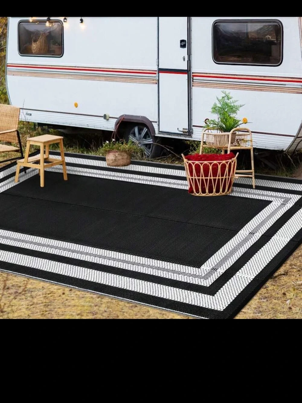 SHEIN Black and White Geometric Outdoor Rug